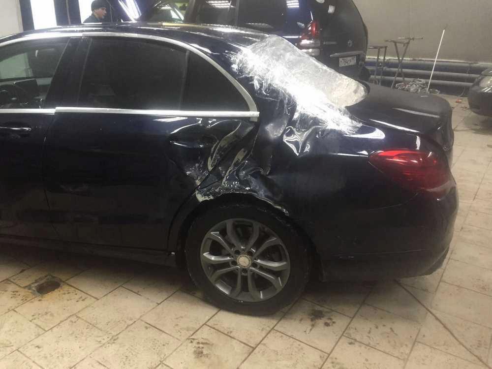 Фото повреждений задней части Мерседес